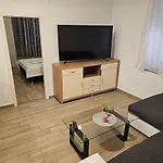 Jadran - 2 Bedroom Apt For 6 People