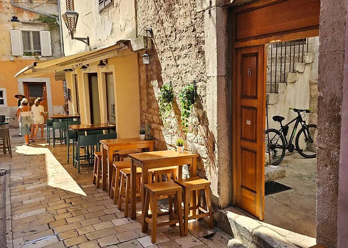 Jadran - 2 Bedroom Apt For 6 People