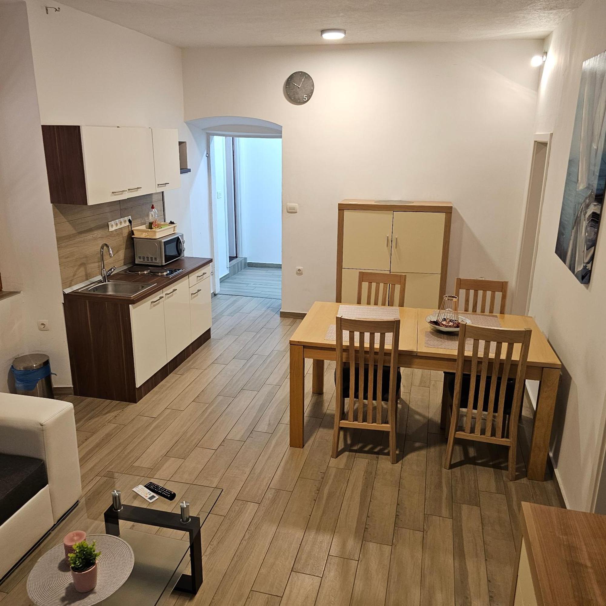 Apartament Jadran - 2 Bedroom For 6 People Zadar