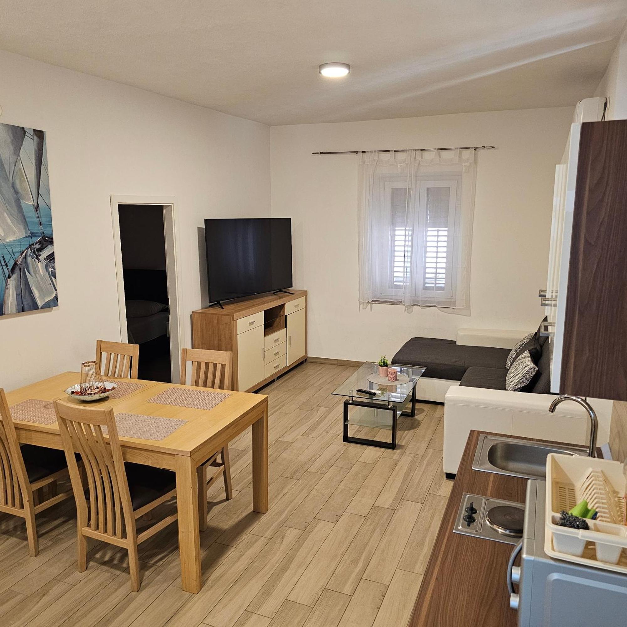 Jadran - 2 Bedroom For 6 People Apartament *