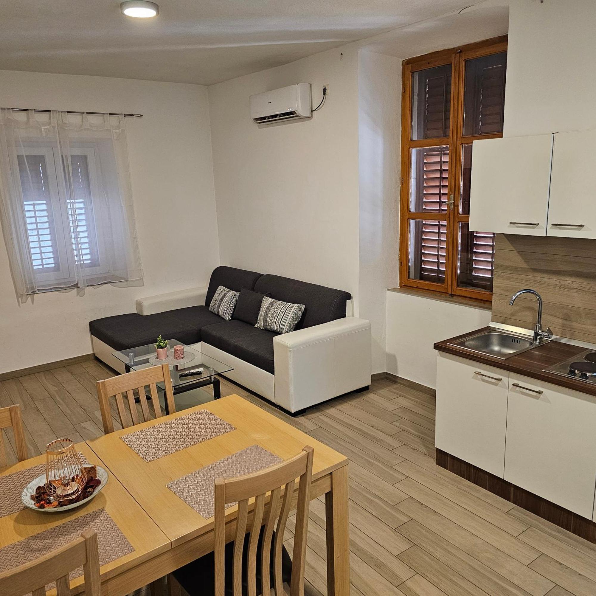 Apartament Jadran - 2 Bedroom For 6 People