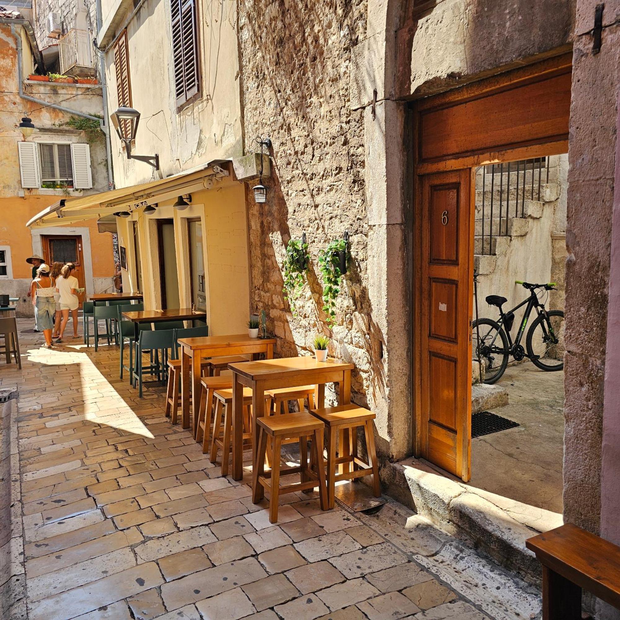 Apartament Jadran - 2 Bedroom For 6 People Zadar